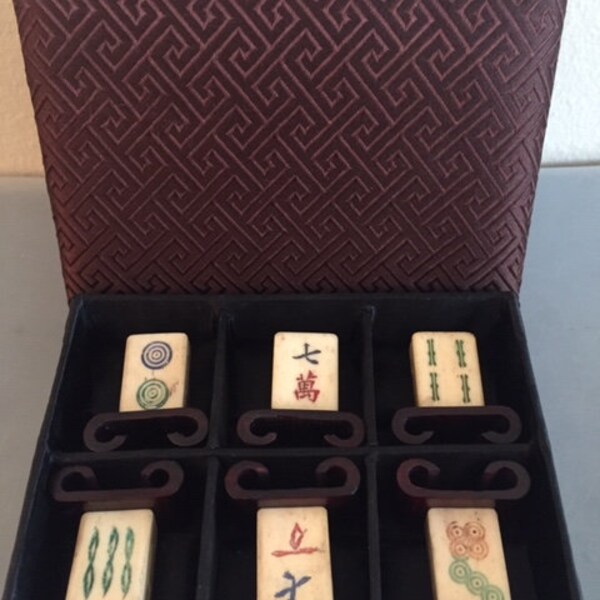 Chinese Mahjong Tile Table Place Card Holders Made of Cow Bone and Bamboo Set of 6 in Original Gift Box Circa 90's