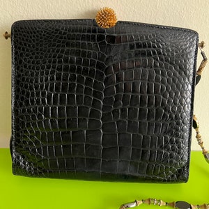 Auténtico bolso de noche vintage Mark Cross de piel de caimán con correa de cadena con cuentas de ónix enjoyadas, fabricado en Francia alrededor de la década de 1930.