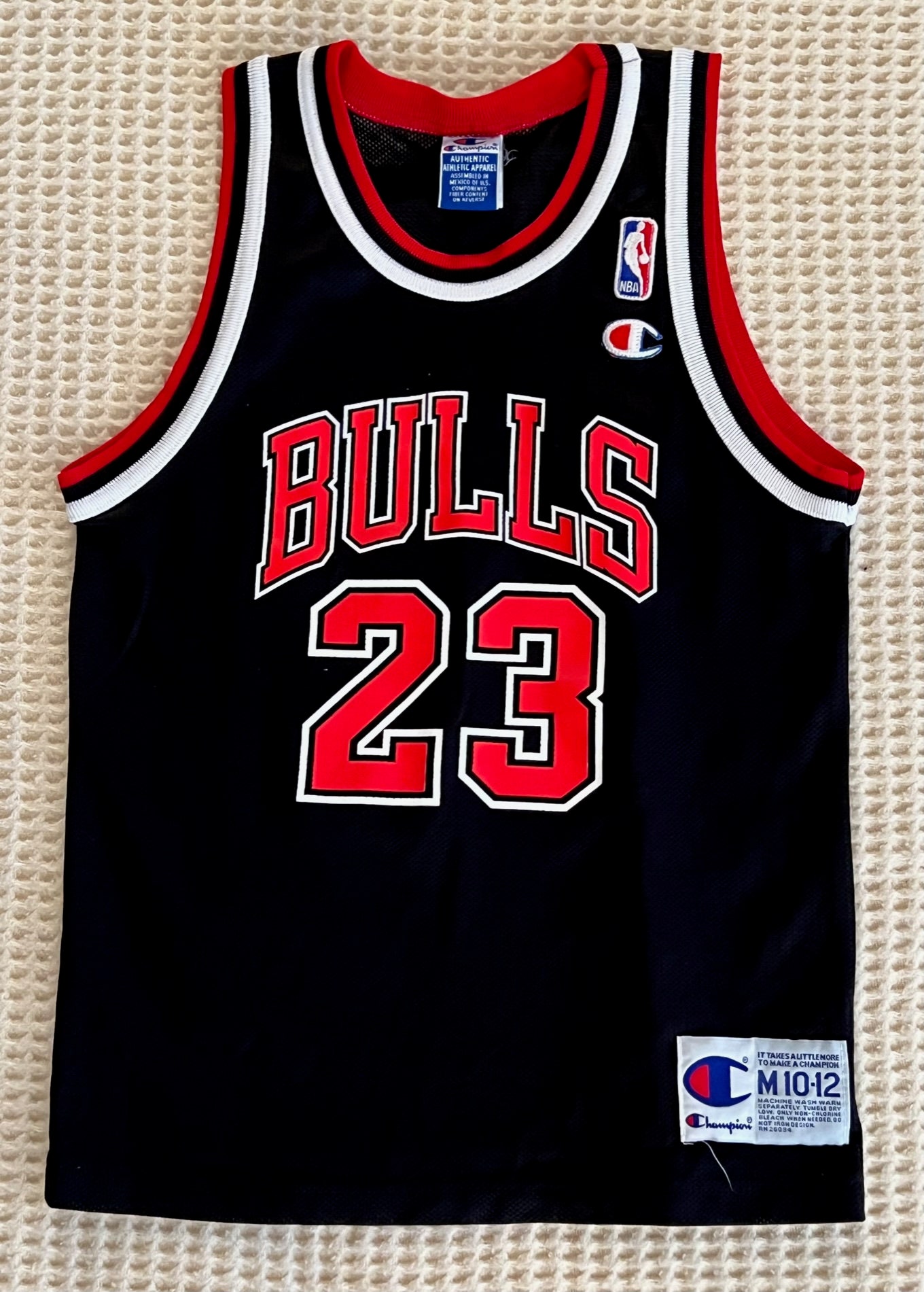NEW Michael Jordan #23 Chicago Bulls Player Shirt T-Shirt Youth Large  (14-16)