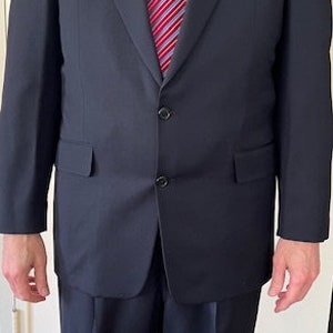 Hickey Freeman Men's Suit Barneys New York Navy 100% Wool Pleated Pants Size 43L Made in USA 1994 comes with Barney's Garment Bag & Hanger