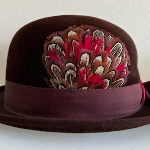 Adolfo II New York Paris Bonwit Teller Brown Fur Bowler Hat Feather Spray Grosgrain Band Size Small 21.50&quot; Head Circumference