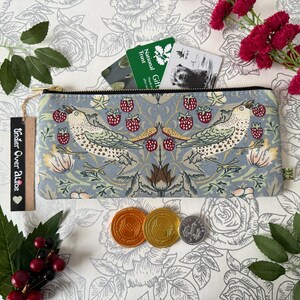 Monedero grande con cremallera y múltiples bolsillos para mujer, diseño de pájaros cantores, Strawberry Thief, nuevo accesorio de viaje retro exclusivo, diseño de artes y manualidades