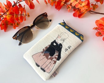 Retro Anthropomorphic Boho Kitty Eyeglasses Holder: Gold Atomic Hearts, Head Plush Protective Sunglasses Sleeve