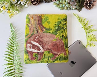 Badger Kindle Sleeve, Protective Oasis Cover: Mustelids Wildlife Artwork Lovers Companion