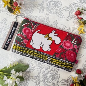 West Highland Terrier Patchwork Bark Cloth Purse Unique Retro Travel Accessory Cartoon Character Protective Sleeve Aesthetic Floral Design