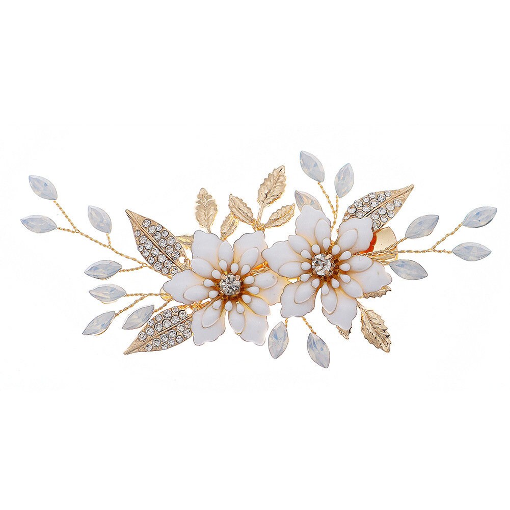 Hair brooch for open hair outlet