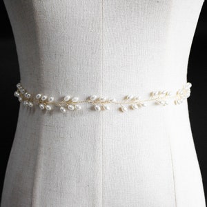 Minimalist bridal belt, Silver bridal vine sash, Boho Pearl sash, Pearl wedding dress sash, Boho bridal belt, Bridesmaid sash