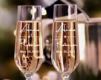 Champagne Flutes Personalized, Wedding Gifts, Set of 2 - Mr and Mrs Champagne Glasses, Wedding Toasting Glasses for Bride and Groom