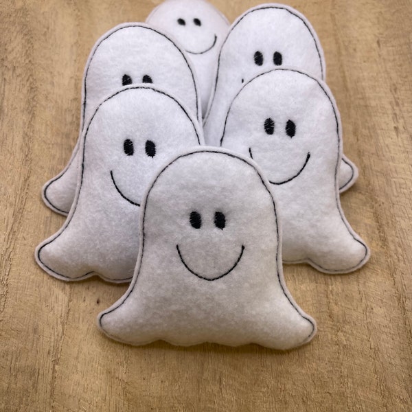Ghost Bowl fillers  // Felt ghost // Ghost Tiered Tray  // Halloween ornaments