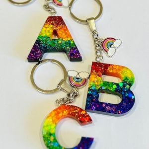 Porte-clés initiale arc-en-ciel / Cadeau arc-en-ciel / Père Noël secret / Merci