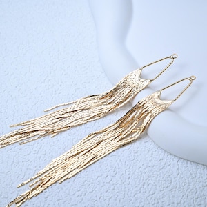 Colgante con borla chapado en oro de 18 quilates y diseño de cascada.