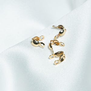 Conectores de extremidade tipo concha banhados a ouro 14K para crimpagem de miçangas (3 mm e 4 mm)