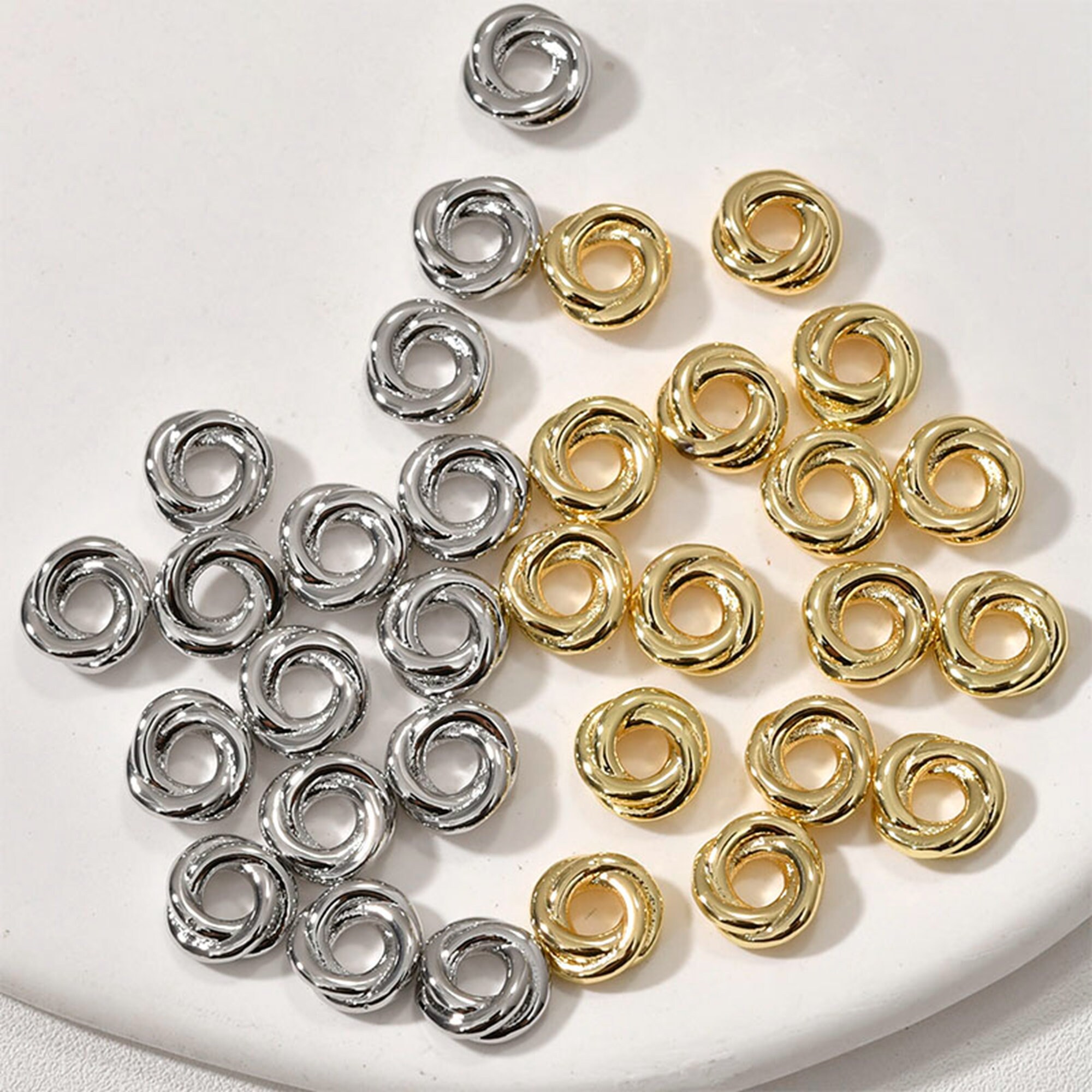 UGems Cuentas De Oro Macizo Genuino De 14 Quilates De 0.098 In, Redondas, Pequeñas Cuentas Espaciadoras Con Agujero De 0,040 Pulgadas, 48 Piezas - Ideal Para Manualidades De Joyería Fina