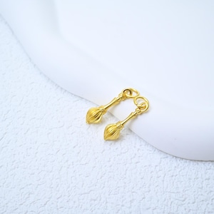 10 piezas de dijes de peine chapados en oro vintage, colgante de bolsa de la fortuna, collar de espejo de la felicidad, pulsera de cuchara de bebé, pendiente de bolsa de dinero, dije de tijeras