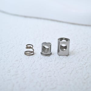 Tope de resorte de acero inoxidable con cierre de presión para cordón de paracord, cordón para bolsas, cordones de zapatos, prendas de vestir y joyas.