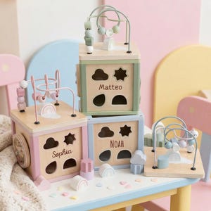 Personlig aktivitetskub, Montessorileksak, 1-årsdag, doppresent, födelsepresent, dop, babyleksak, aktivitetskub