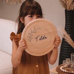 tabla de desayuno personalizada, tabla redonda, regalo de nacimiento niña, tabla con nombre, chica de la junta