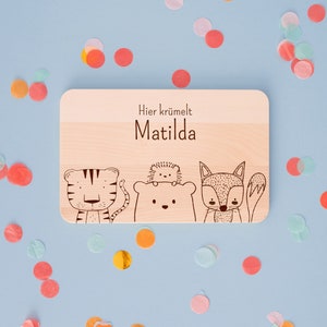 Frühstücksbrett personalisiert Kinder, Brettchen personalisiert, Hier krümelt Brettchen, Kinder Geschenke, Geschenk Geburt, Holzbrett