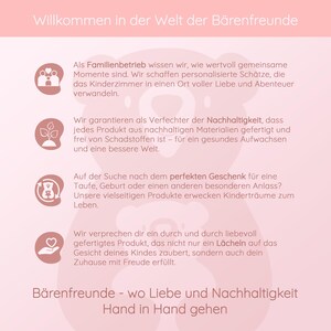 May include: A pink graphic with German text. The text reads "Willkommen in der Welt der B&auml;renfreunde" and describes the company's values: family, sustainability, and creating products that bring joy to children. The image includes icons.