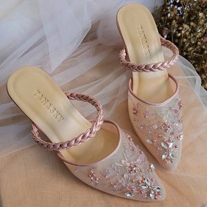 mule de noiva rústica feita à mão rosa empoeirada, sapato de festa elegante com contas, sandália de bico fino, saltos florais bordados com lantejoulas, sapato para convidada de casamento