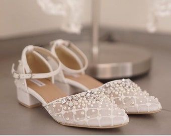 Chaussures plates de mariage en dentelle blanche, talons personnalisés pour mariée en tulle, chaussures blanches de fête élégantes, talons de remise des diplômes, chaussure à bride cheville et bout pointu