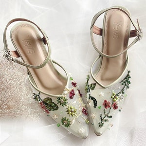 Salbei grün Stickerei Hochzeitsgast schlichter eleganter Schuh, klassischer Party Schuh, Komfort Schuhwerk für Party, handgemachte Absätze, formeller Party Schuh Bild 1