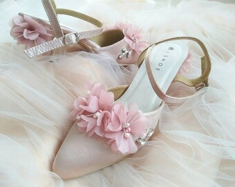 pink floral wedding guest shoes, low heels party feminine shoe, flower embellishment bridesmaid pump shoe, pointed toe satin party shoe