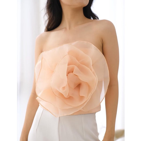 Haut tube en organza rose pêche, haut court sans bretelles en fleurs, haut à fleurs de jardin, haut bustier élégant, haut de roses énormes, haut chic orange