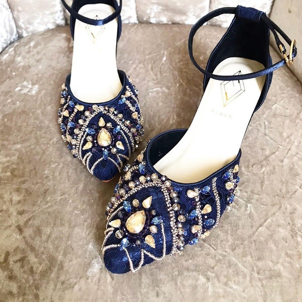 Chaussure de mariage en perles bleu marine, élégante chaussure de demoiselle d'honneur simple, chaussures glamour à bout pointu à talons bas, talons simples en dentelle de Cendrillon, talons personnalisés