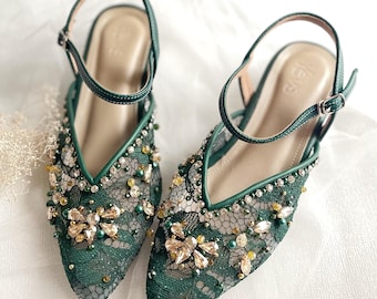 Sapato elegante verde-escuro para festa, salto alto sofisticado com aplicações de miçangas para convidadas de casamento, sapato formal simples de bico fino com salto personalizado, sapato de noiva confortável com renda.