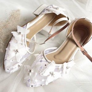 Simple Party Shoes With Pearls & Lace Flower Simple Party Shoes With Pearls & Lace Flower