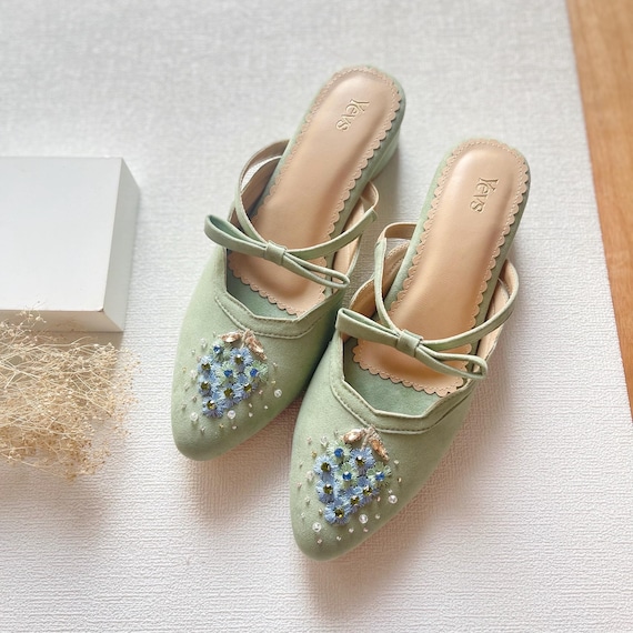 Mules vintage con bordado verde y cuentas, mules elegantes de