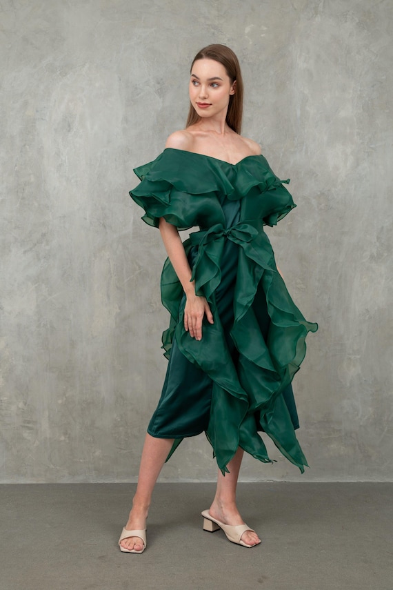 Green Flowing Skirt Off-Shoulder Party Dress Green Flowing Skirt Off-Shoulder Party Dress
