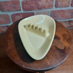 1950s Almond / Yellow Colored Melamine Boomerang Shaped Anholt Ashtray
