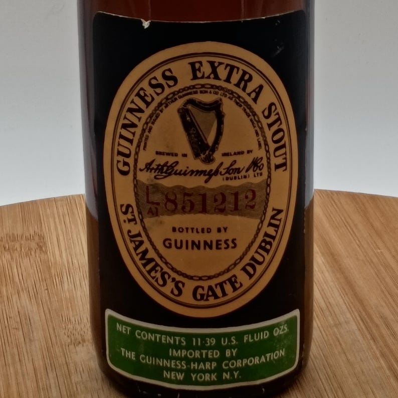 Vintage 1970s Imported Guinness Teardrop Style Beer Bottle Bild 2