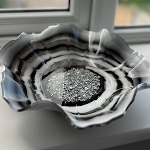 Large Resin Bowl - Wavy Bowls - Stunning elegant Resin Bowl - Decorative Dish - Trinket bowl - Luxury Decorative Resin Fruit Bowl - decor