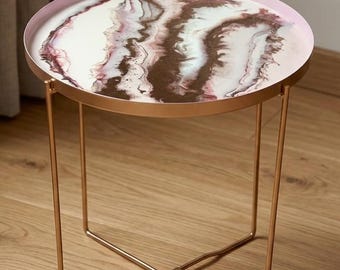 Handgemachter klappbarer Harz Beistelltisch: Rosa und Cremefarbener Tabletttisch