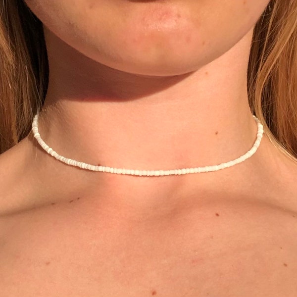 Collier de perles de rocaille blanches choker fait à la main pinterest inspiré