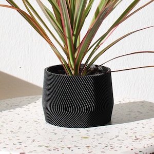 Large plant pot MAYLA 3D printed in black