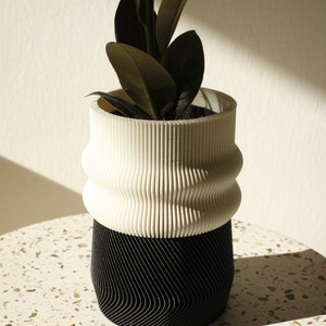 Large plant pot MAYLA 3D printed in black image 8