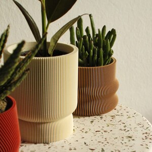 Set of 3 small 3D printed plant pots HOMER, MAYLA, ELIF in almond cream, wood & amarena red image 8