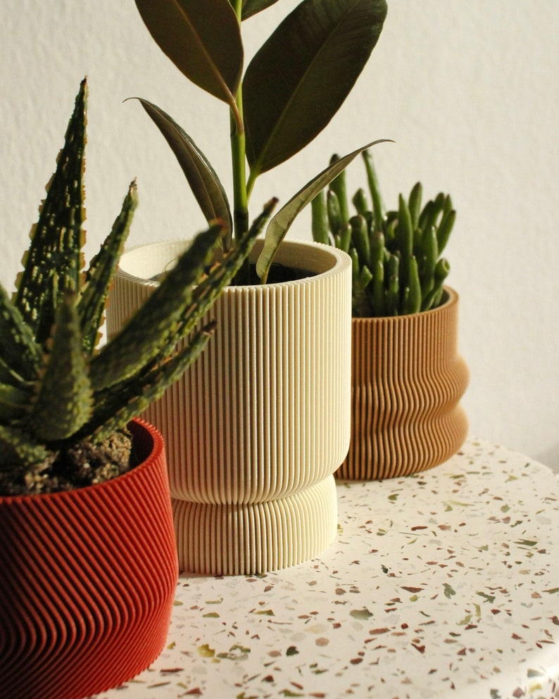 Set of 3 small 3D printed plant pots HOMER, MAYLA, ELIF in almond cream, wood & amarena red image 3