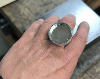 Anillo de plata, base para resina epoxi. medida ajustable. (bisel 4mm de alto y 2.5 de diámetro). Molde para resina, plata 925.