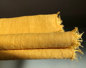 Linen runner with fringes