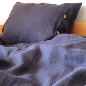 Graphite linen bedding