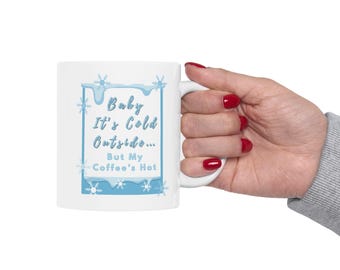 bébé il fait froid à l'extérieur de Zazzle.be Liste d'envies Vous avez des idées ? Mug en céramique avec bordure bleue et flocon de neige