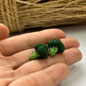 miniature broccoli vegetable 1/6 and 1/12 scale for a dollhouse, miniature food for dolls, realistic vegetable, miniature garden vegetable