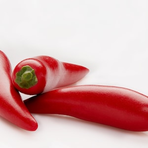 1/6 scale doll food, dollhouse red chilli pepper, miniature vegetables, doll accessories, miniature garden