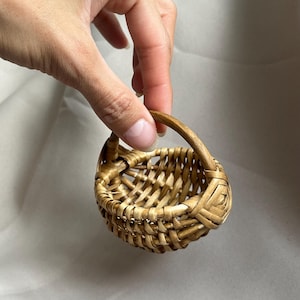 Miniature wicker willow basket for dolls 12, 18 inches. Round  basket wigh handle. 1:6 scale miniatures. Basket for decorating a dollhouse.