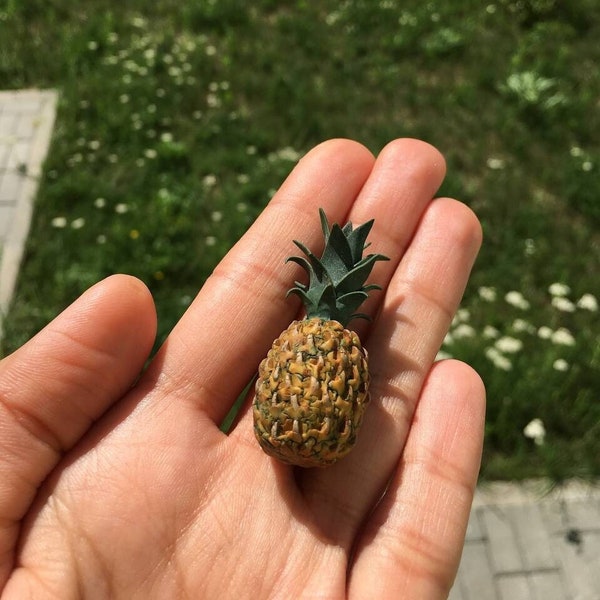 miniature food, realistic dollhouse pineapple 1:6 scale, dollhouse miniatures, dollhouse miniature fruit, dollhouse garden, tiny kitchen